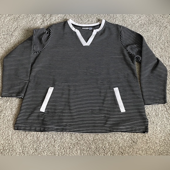 Croft & Barrow V Cut Full Front Pocket Pullover Shirt - Picture 5 of 12